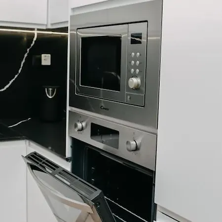 Two Bedroom Luxury Apartment *
