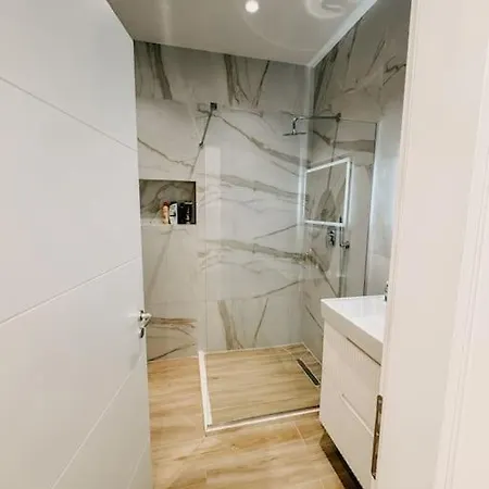 Two Bedroom Luxury Apartment Tirana