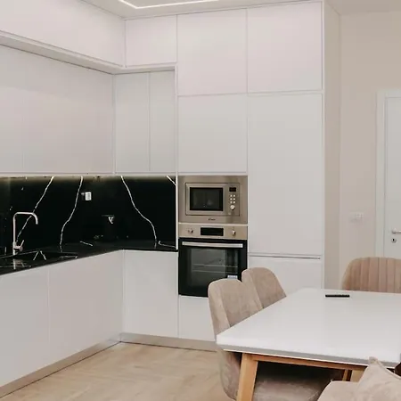 Two Bedroom Luxury Apartment *