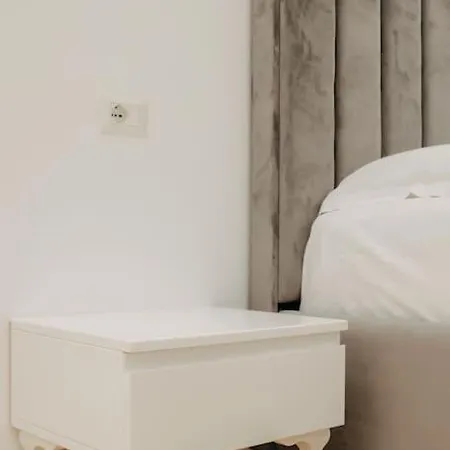 Two Bedroom Luxury Apartment *